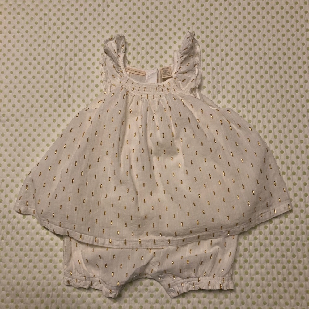 FIRST IMPRESSIONS WHITE & GOLD ROMPER SIZE 24 MOS